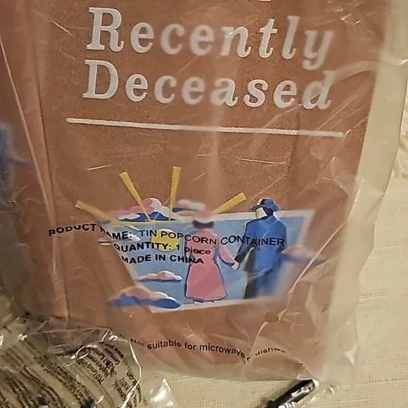 AMC Beetlejuice - The Handbook Popcorn Bucket & Tumbler W/Sandstorm Topper - Picture 4 of 6